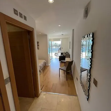 Apartment Luxury With Rooftop Pools & Views Gibraltar