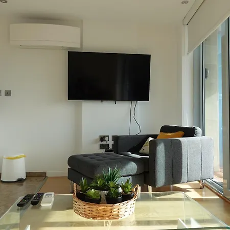 Luxury With Rooftop Pools & Views * Gibraltar