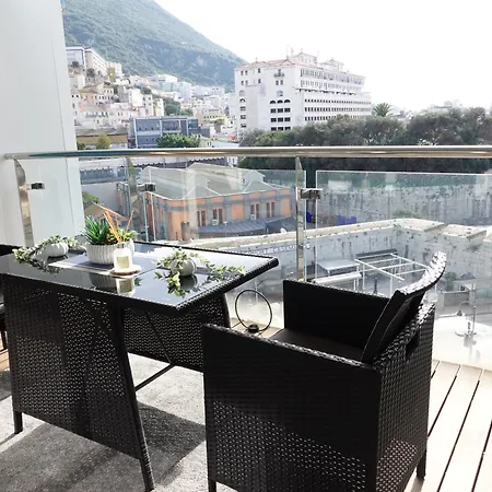 Apartment Luxury With Rooftop Pools & Views